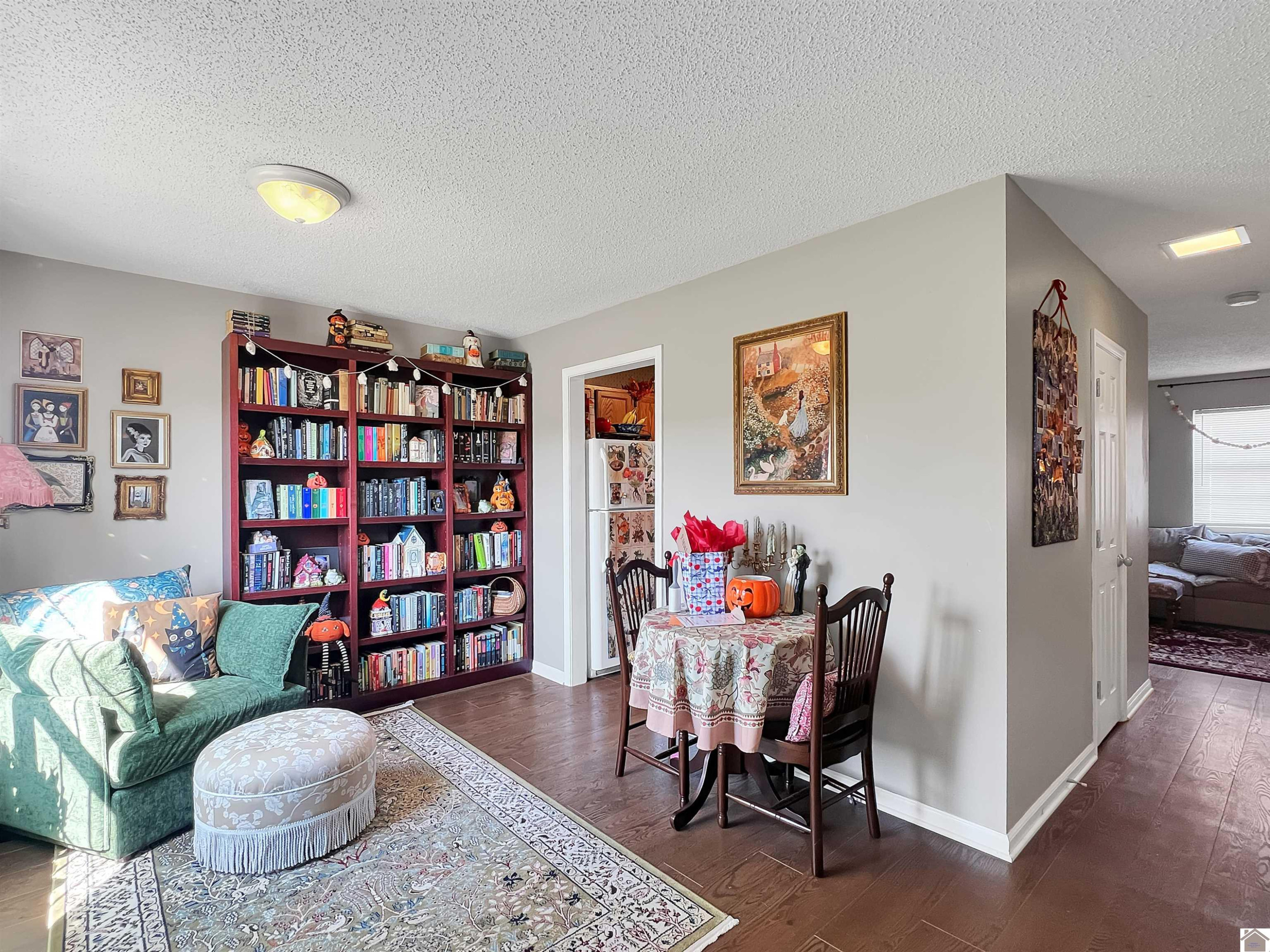 906 Southwood