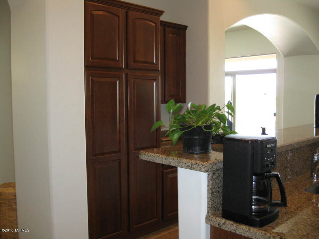 2173 W Escondido Canyon