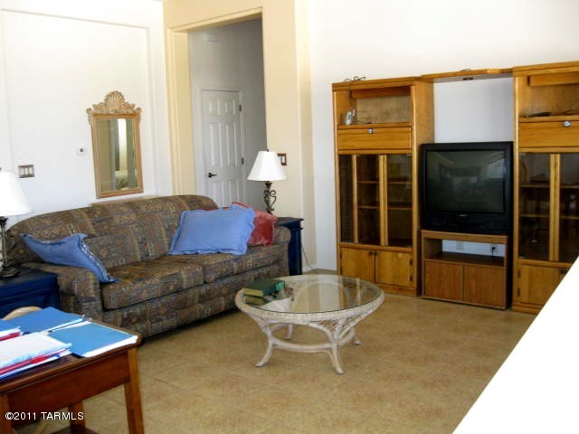 964 W Tenniel Drive