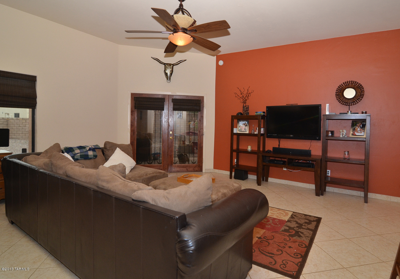 1432 W Calle Del Mito