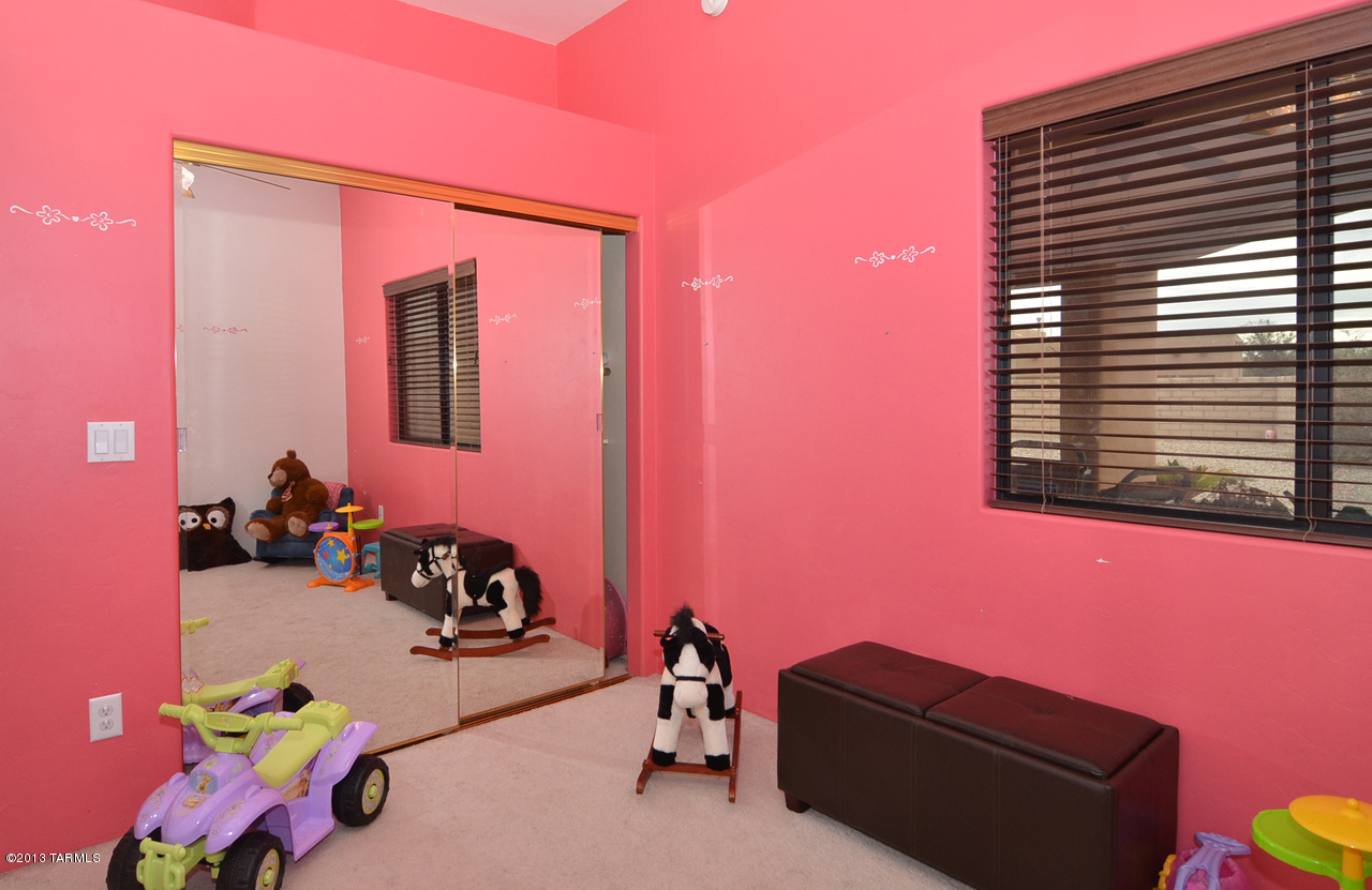 1432 W Calle Del Mito