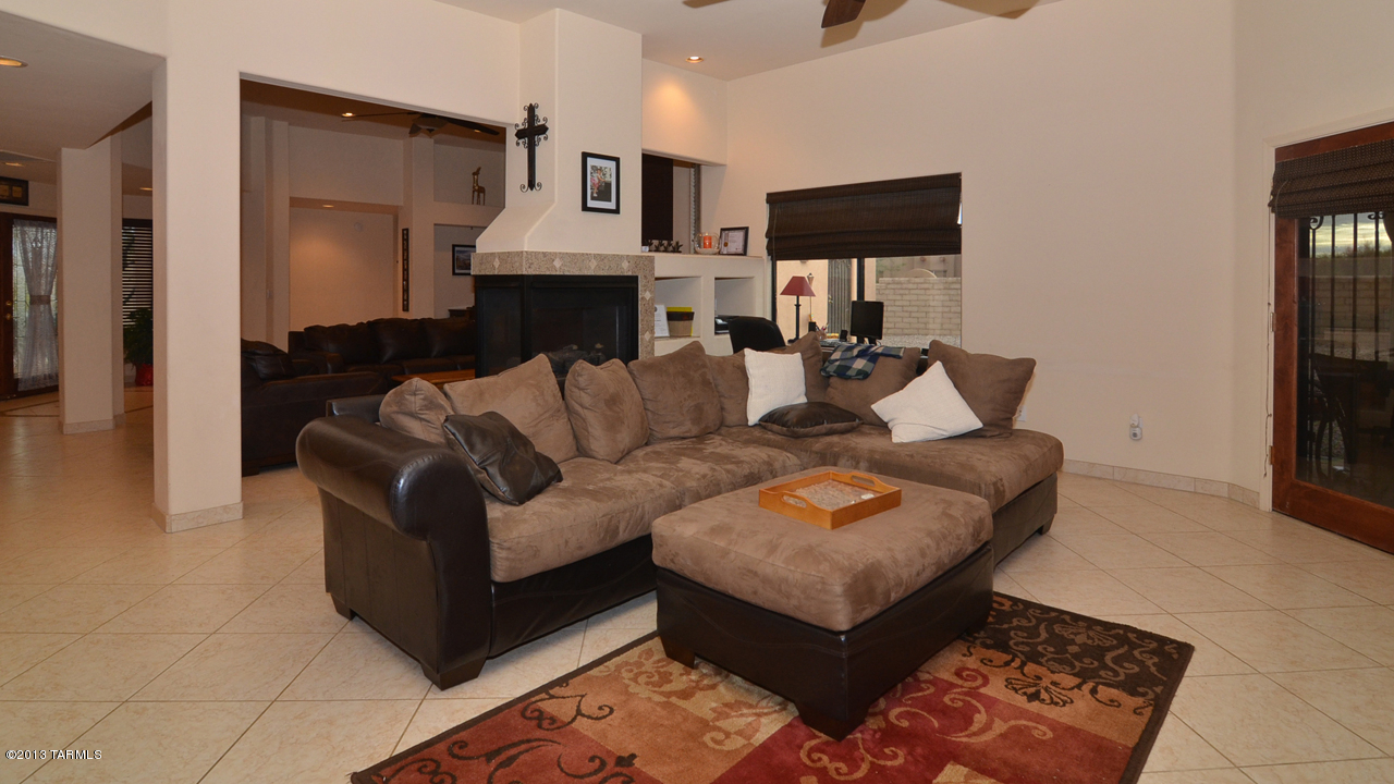 1432 W Calle Del Mito