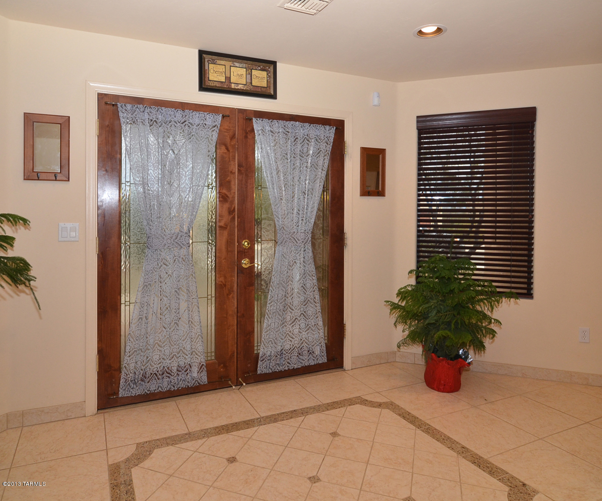 1432 W Calle Del Mito