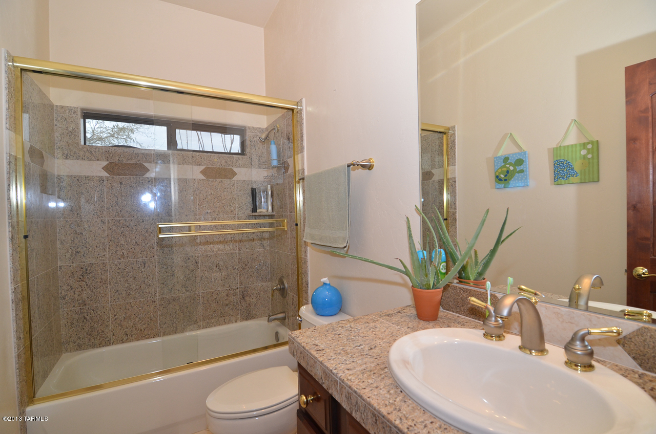 1432 W Calle Del Mito