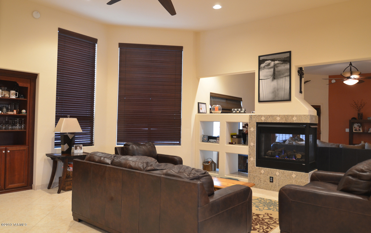 1432 W Calle Del Mito