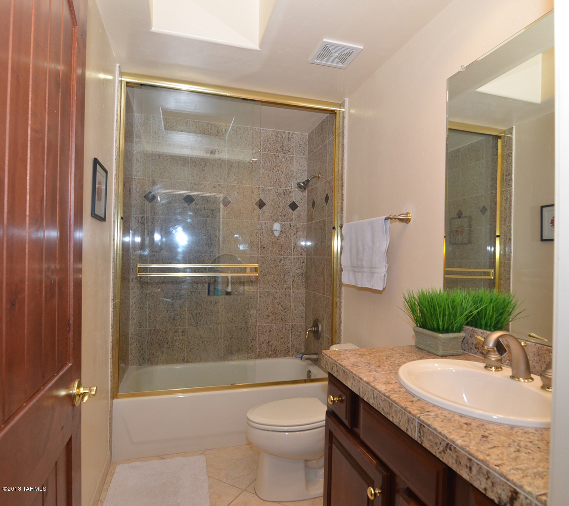 1432 W Calle Del Mito