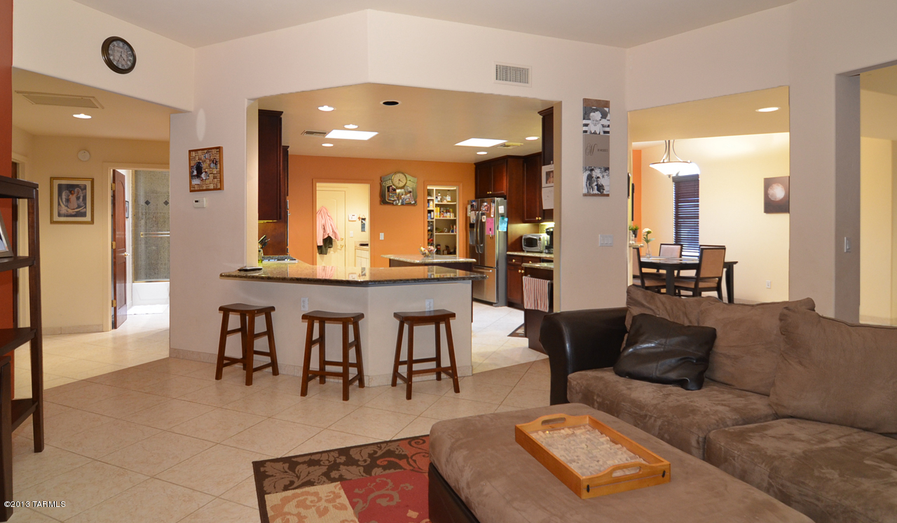 1432 W Calle Del Mito