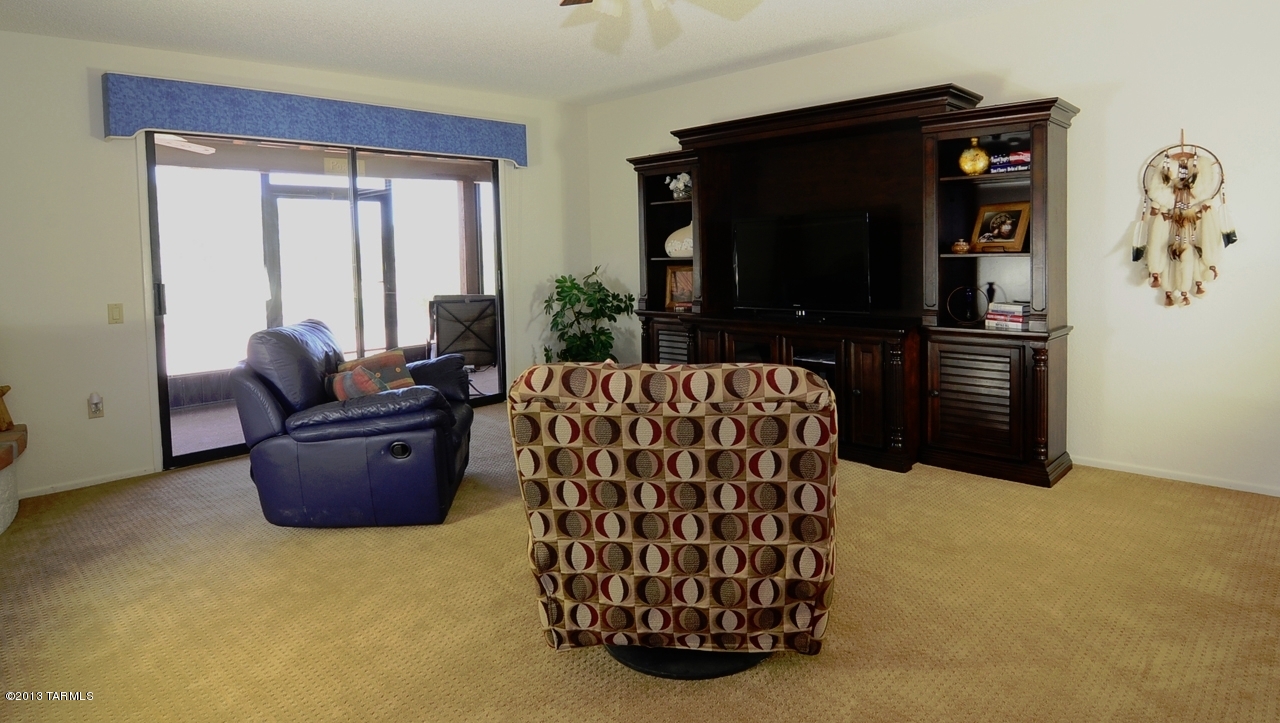 1060 W Desert Hills Drive