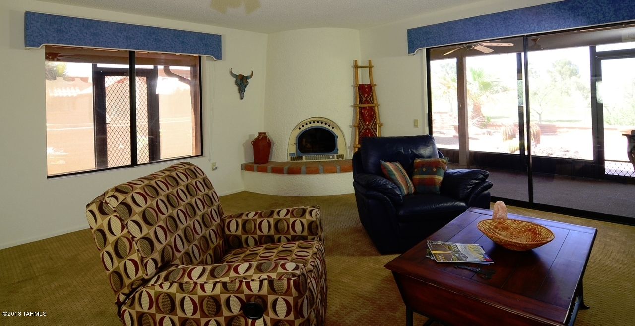 1060 W Desert Hills Drive