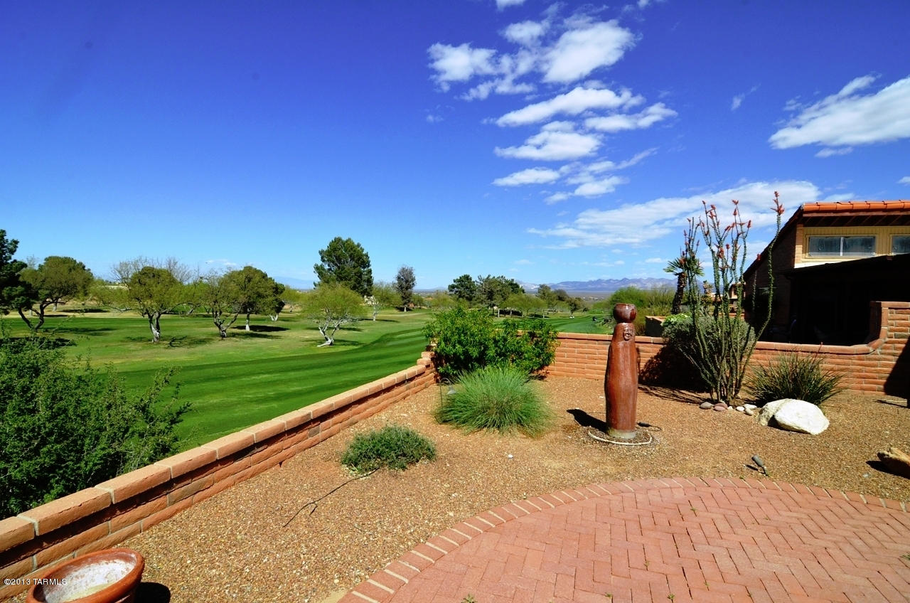 1060 W Desert Hills Drive
