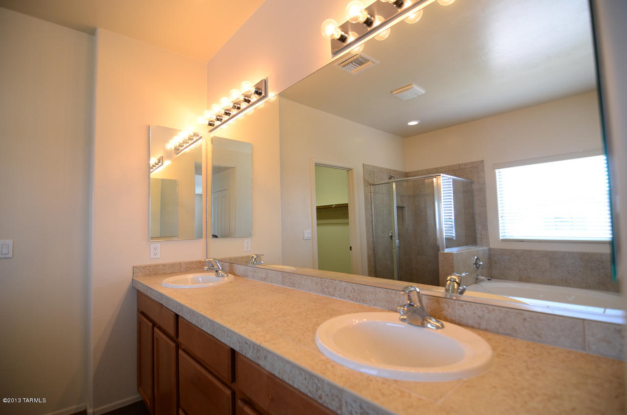 825 E Deer Spring Canyon Place