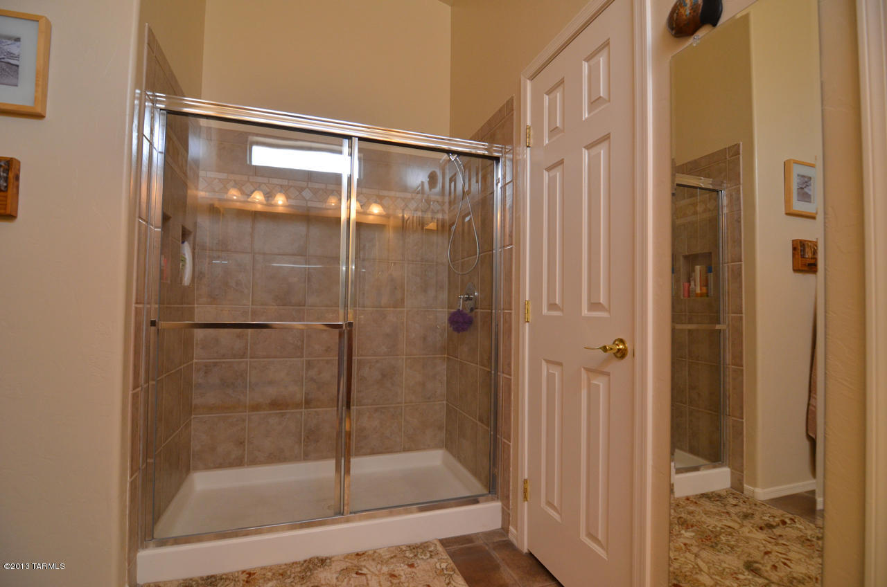 1927 E Desert Lark Pass