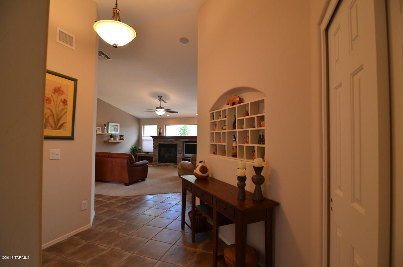 1927 E Desert Lark Pass