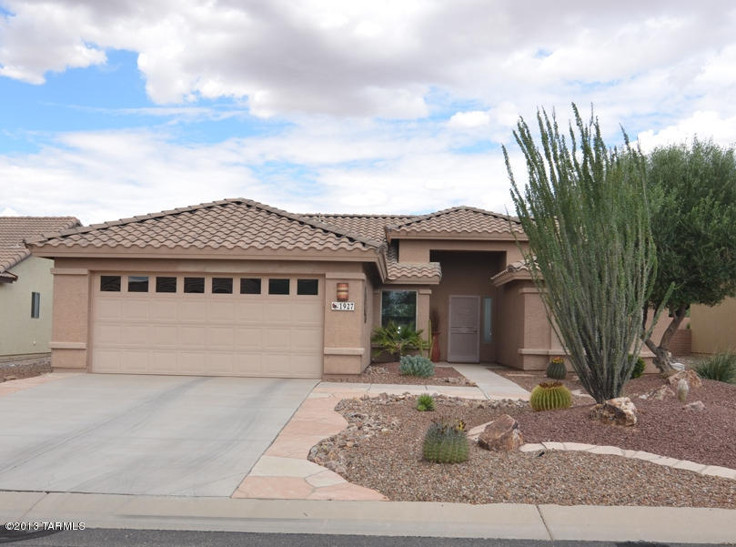 1927 E Desert Lark Pass