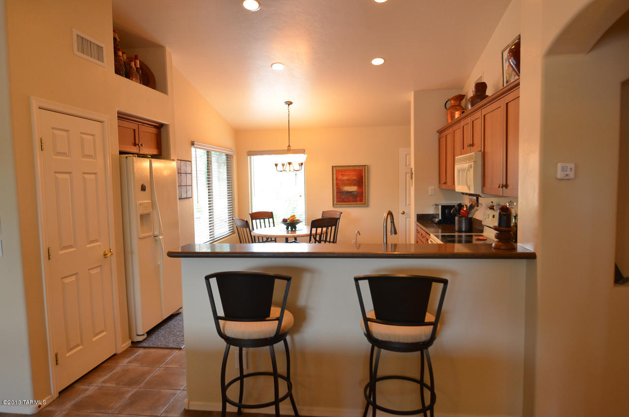 1927 E Desert Lark Pass