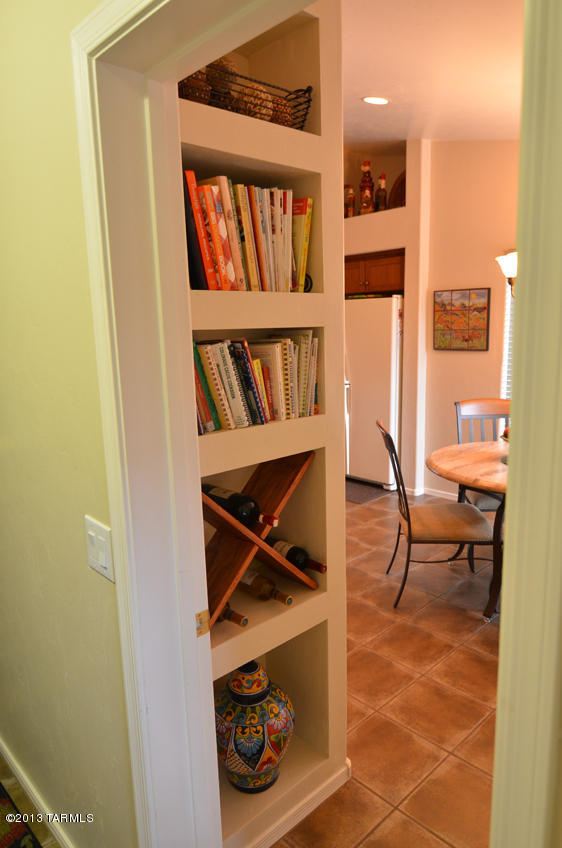 1927 E Desert Lark Pass