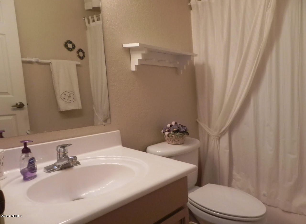857 W La Calandria