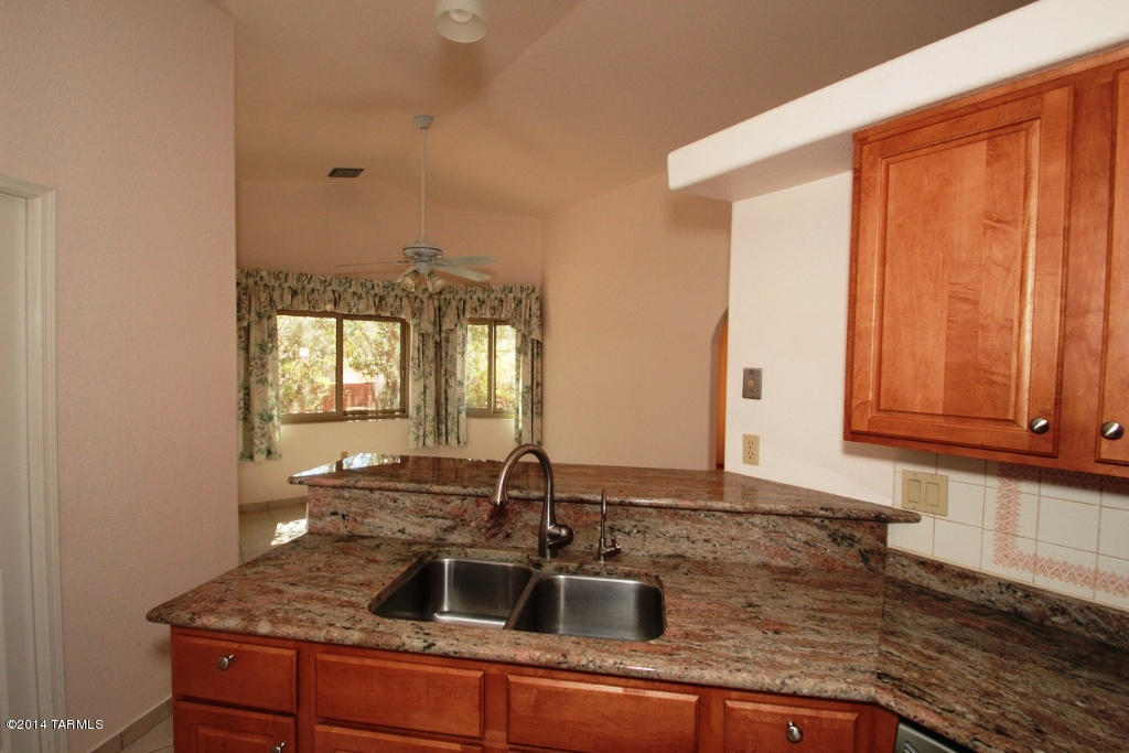 901 W Paseo Del Cilantro