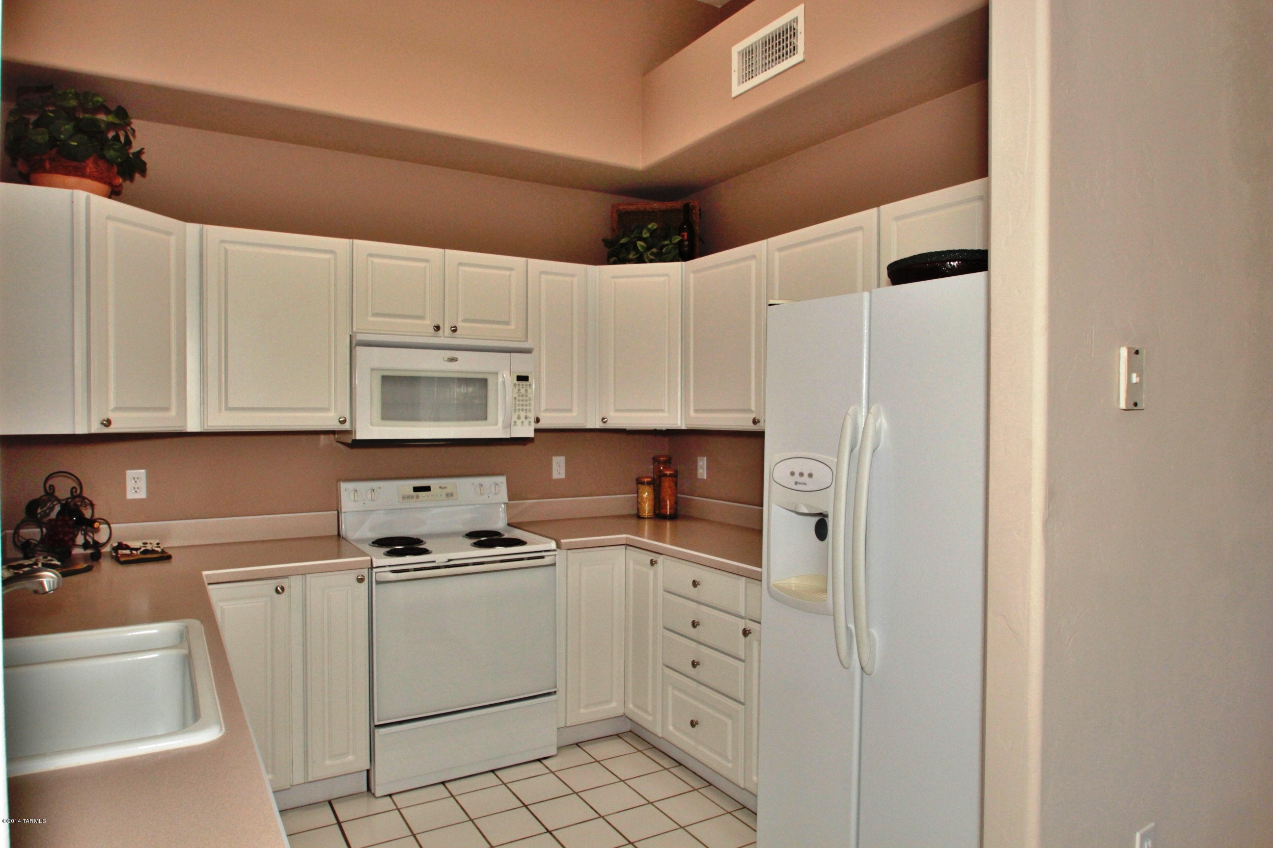 694 W Waterview Drive