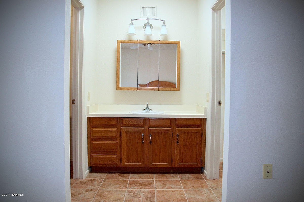 1610 W Calle Hacienda