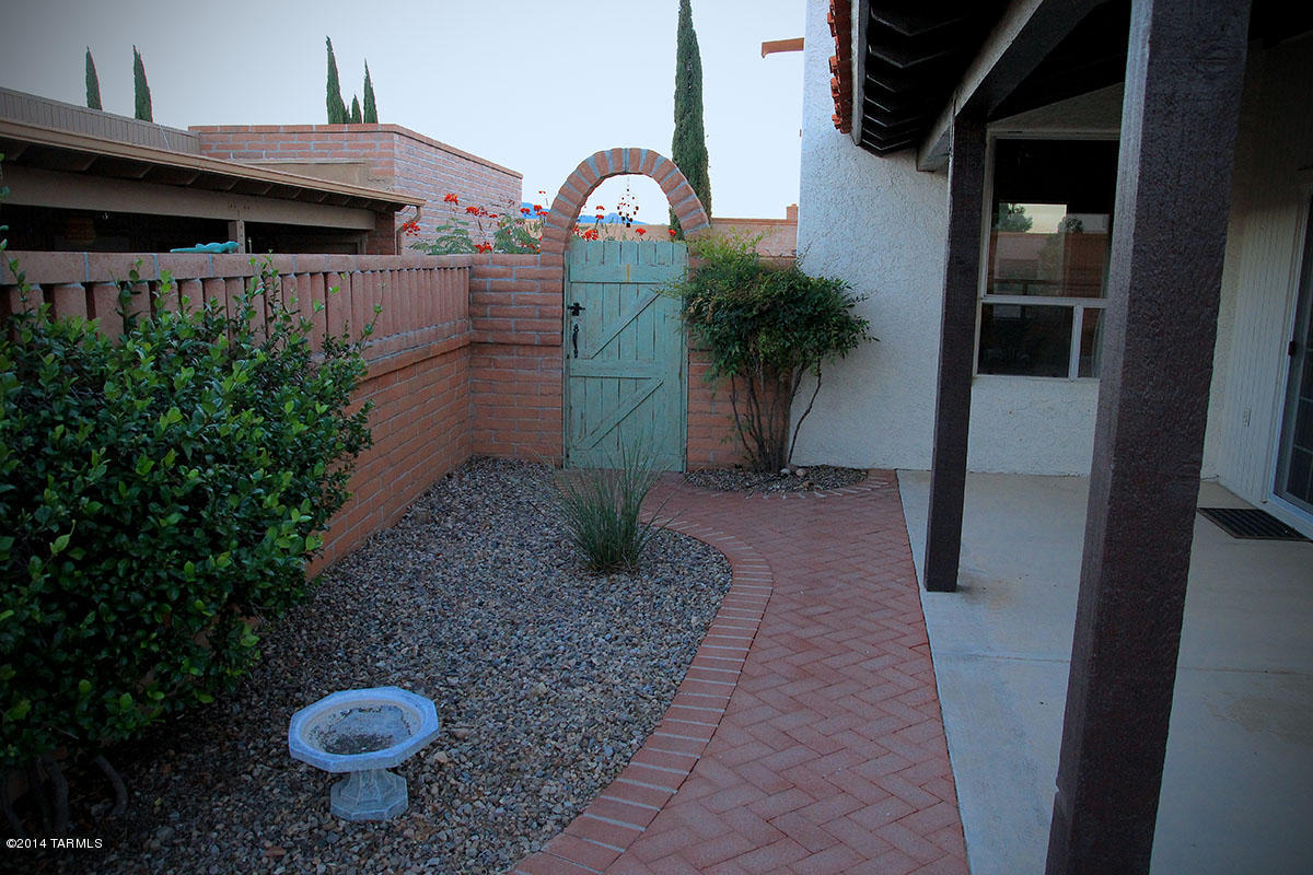 1610 W Calle Hacienda