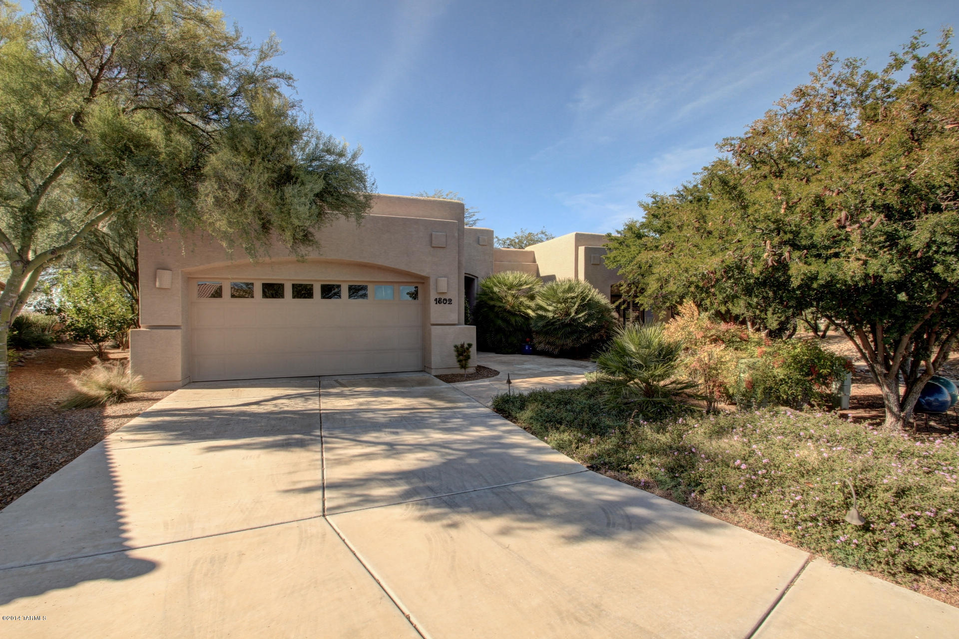 1802 E Desert Lark Pass