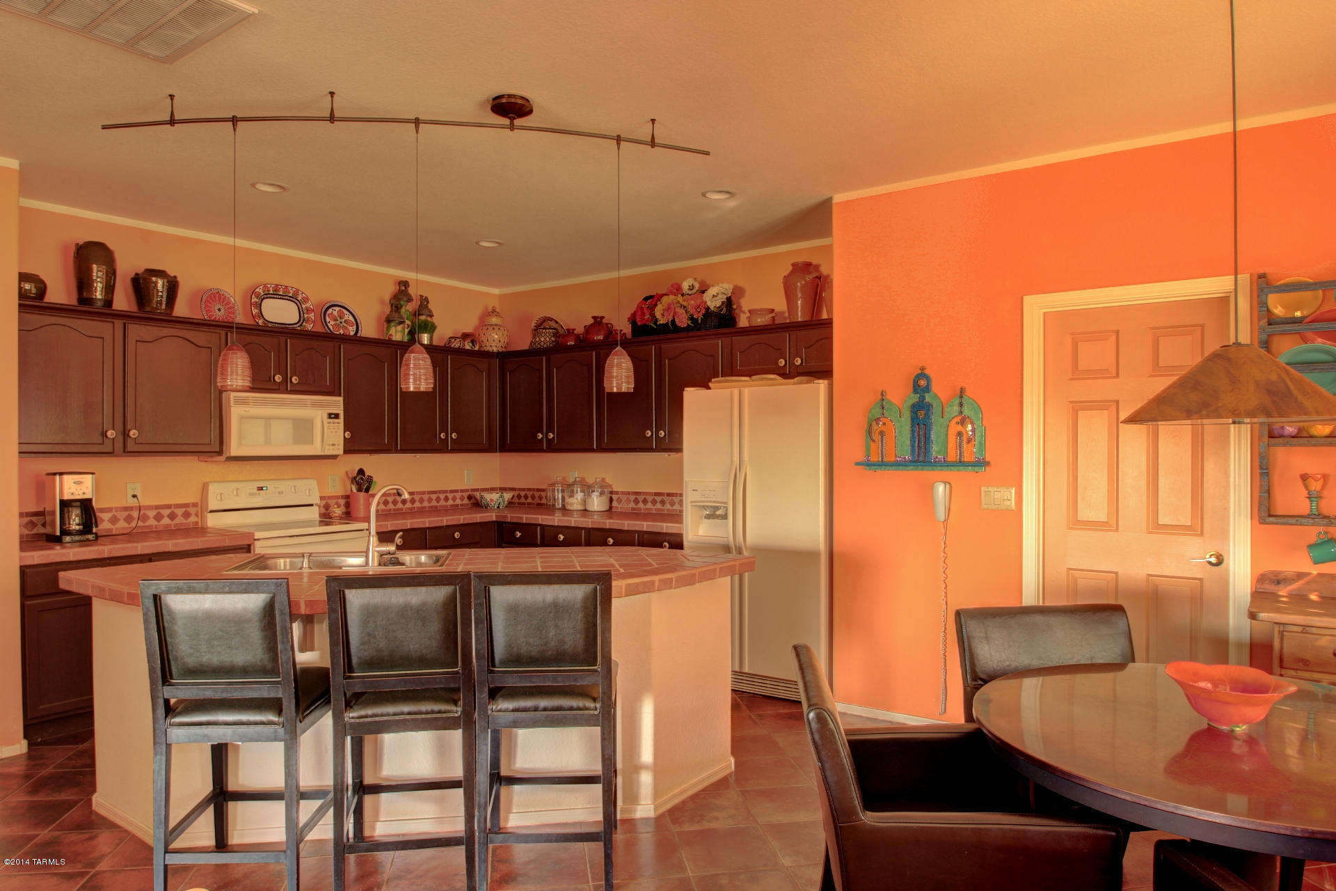 1802 E Desert Lark Pass