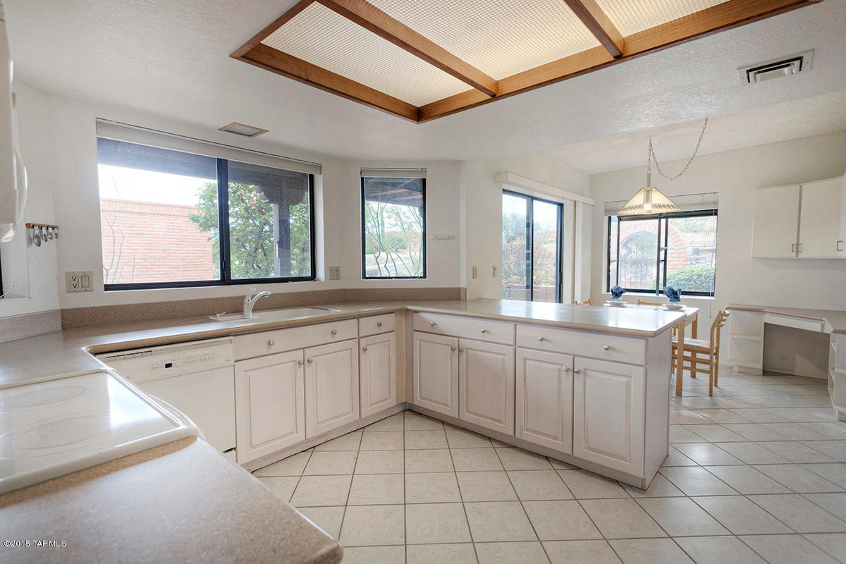 1072 W Camino Urbano