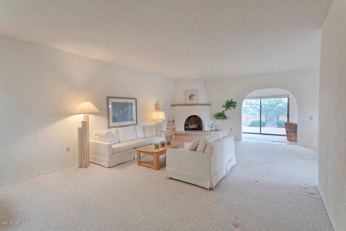 1072 W Camino Urbano