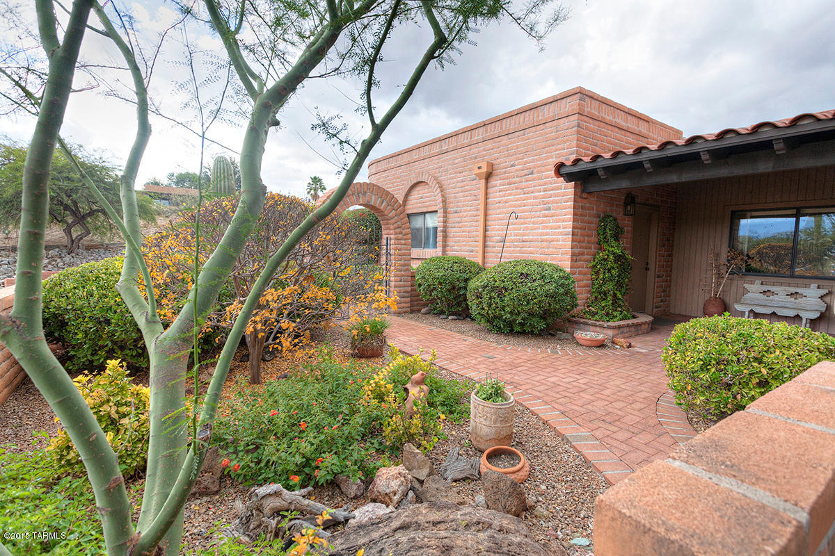 1072 W Camino Urbano