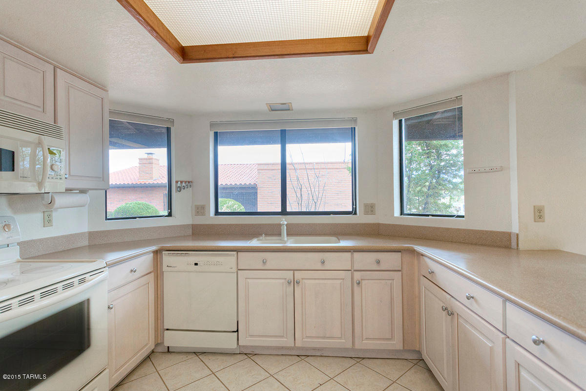 1072 W Camino Urbano