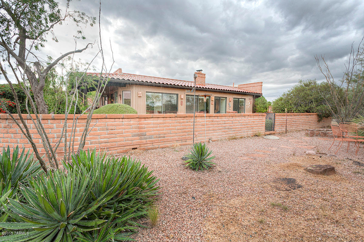 1072 W Camino Urbano