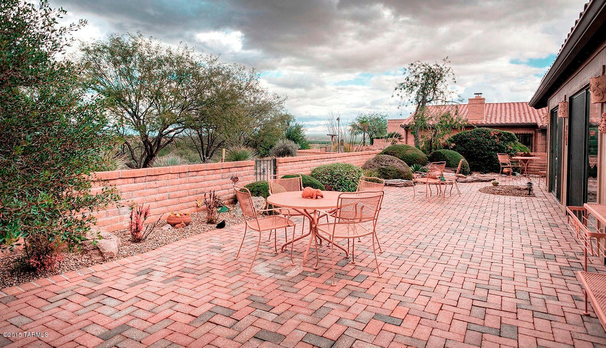 1072 W Camino Urbano