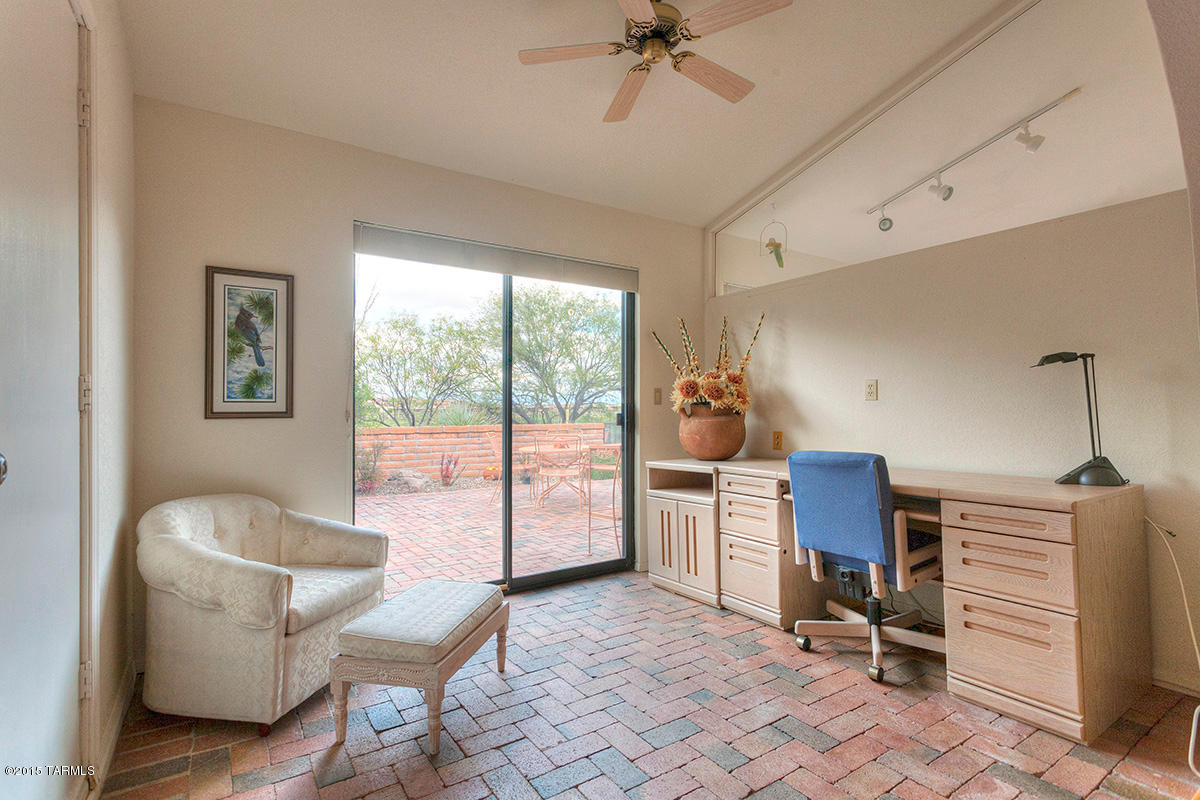 1072 W Camino Urbano