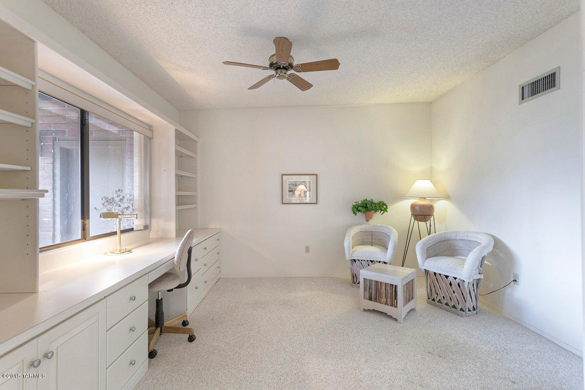 1072 W Camino Urbano