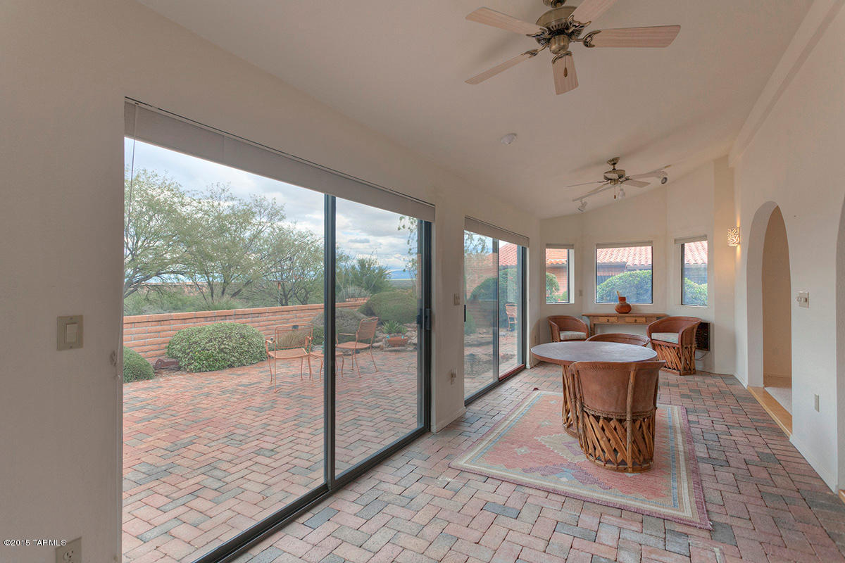 1072 W Camino Urbano