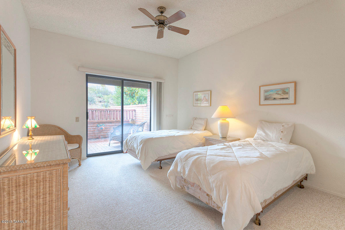 1072 W Camino Urbano