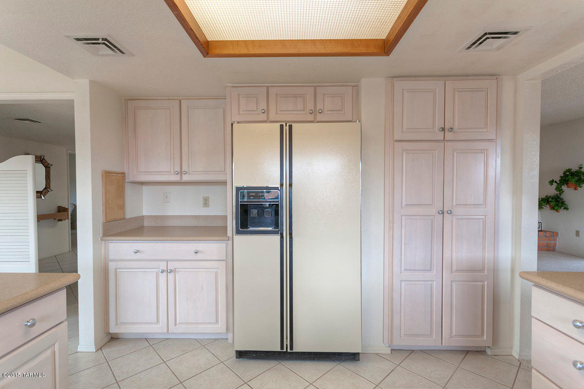 1072 W Camino Urbano