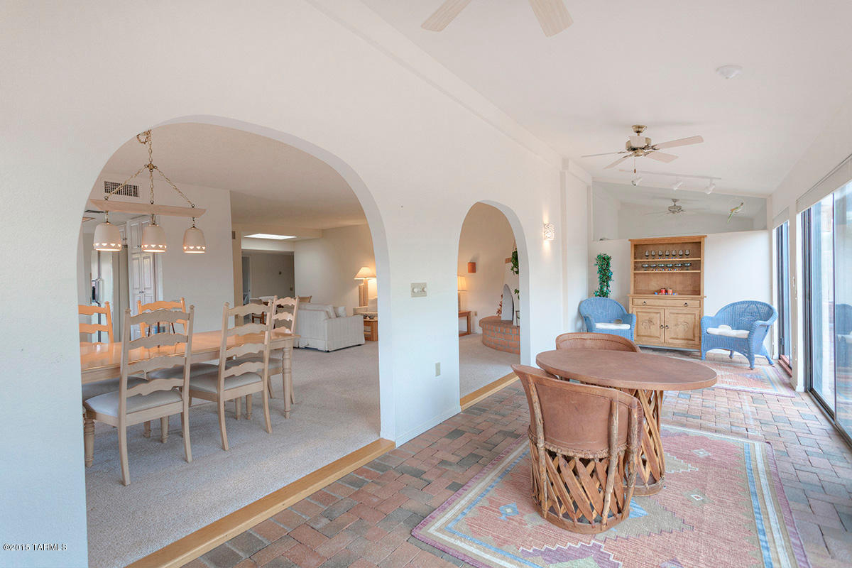 1072 W Camino Urbano