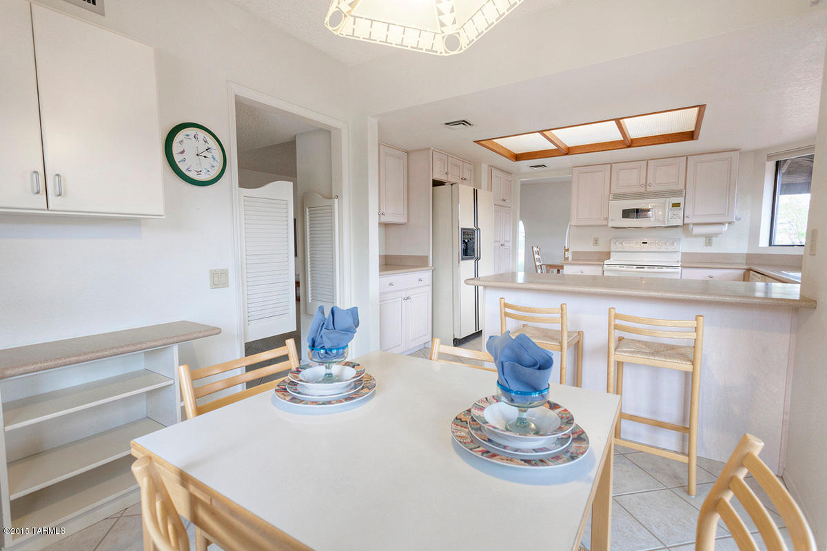 1072 W Camino Urbano