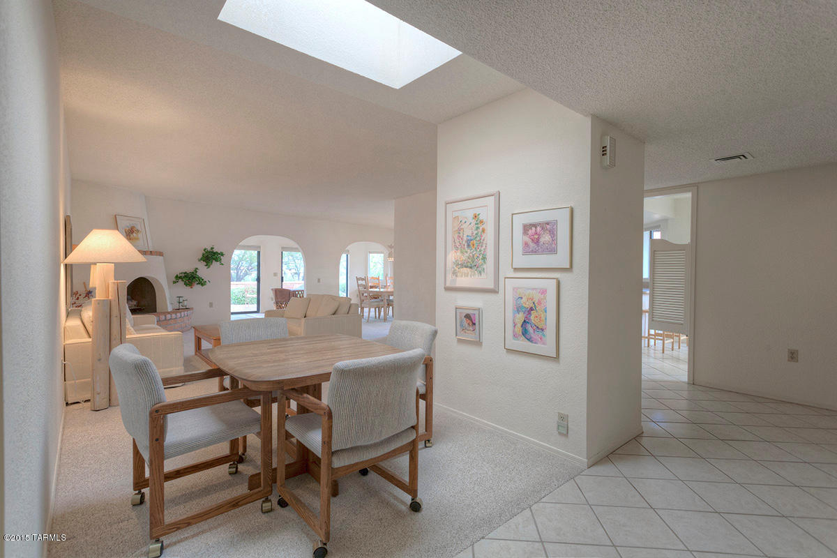 1072 W Camino Urbano