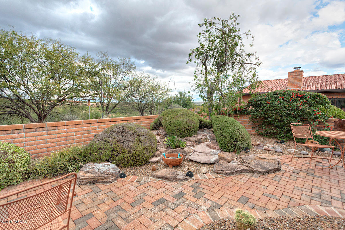 1072 W Camino Urbano