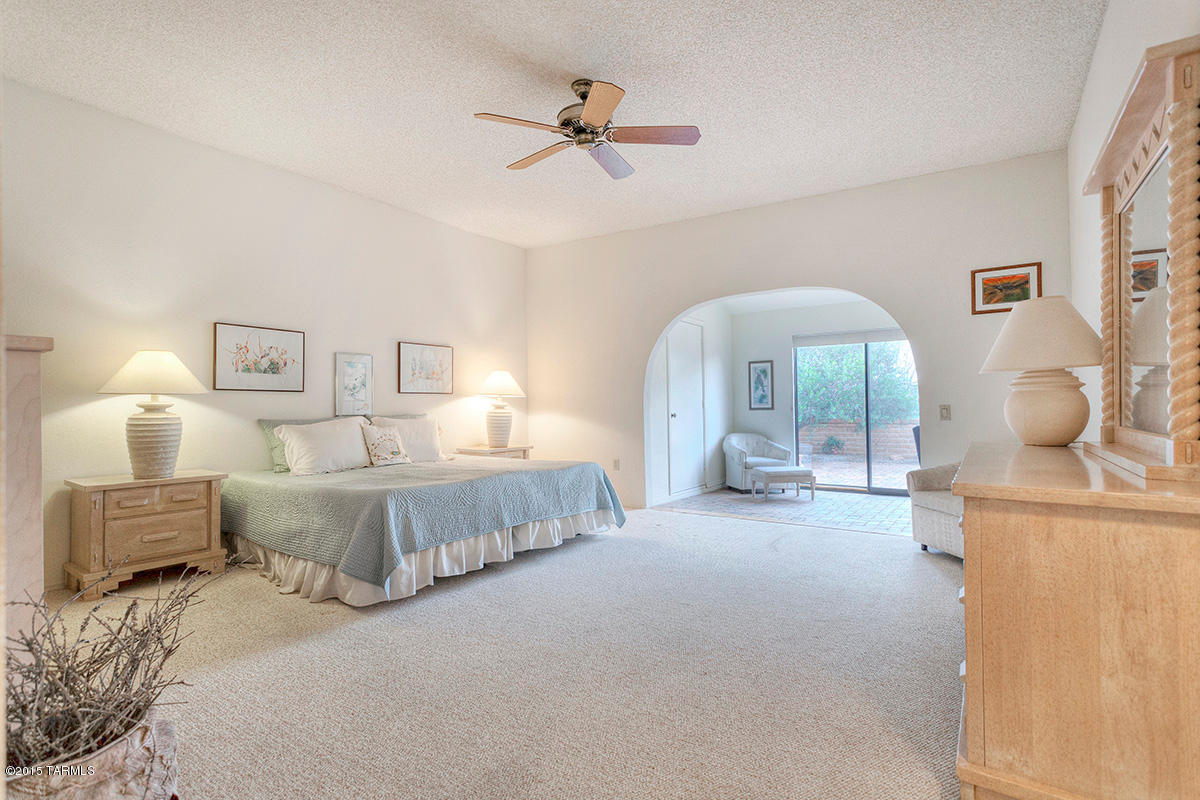 1072 W Camino Urbano