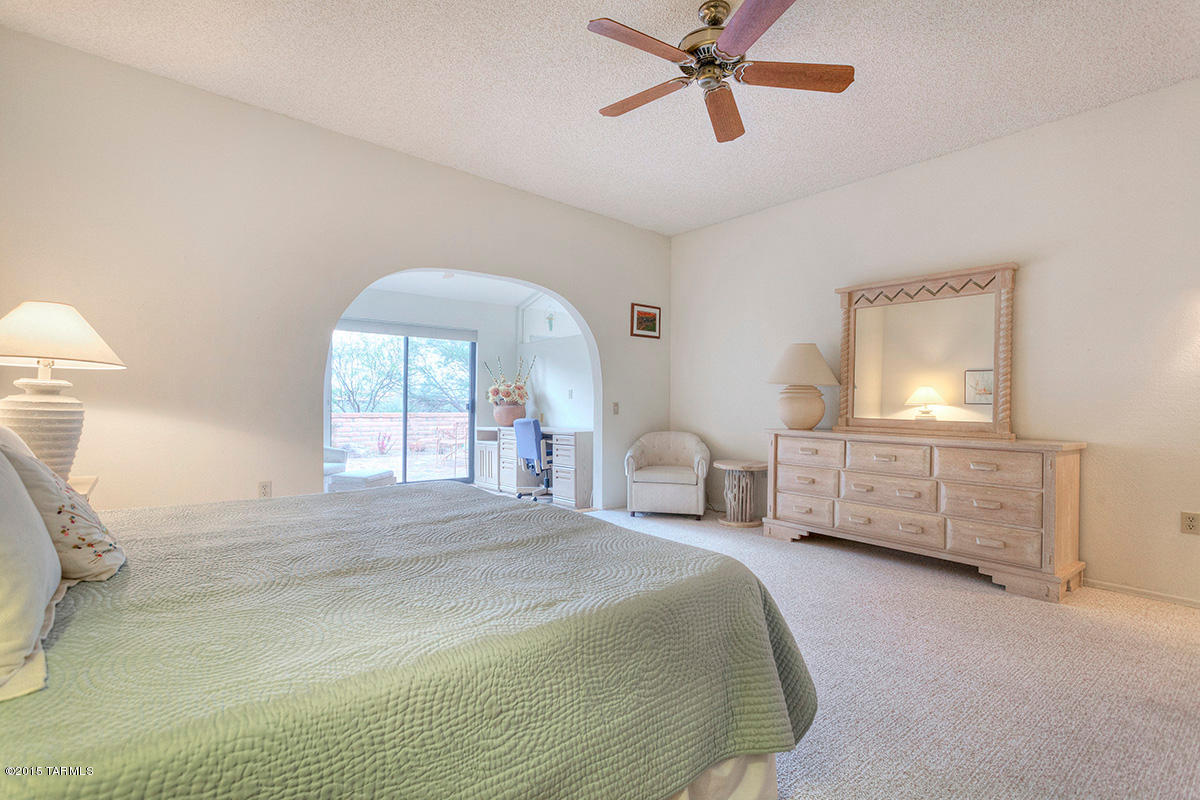 1072 W Camino Urbano