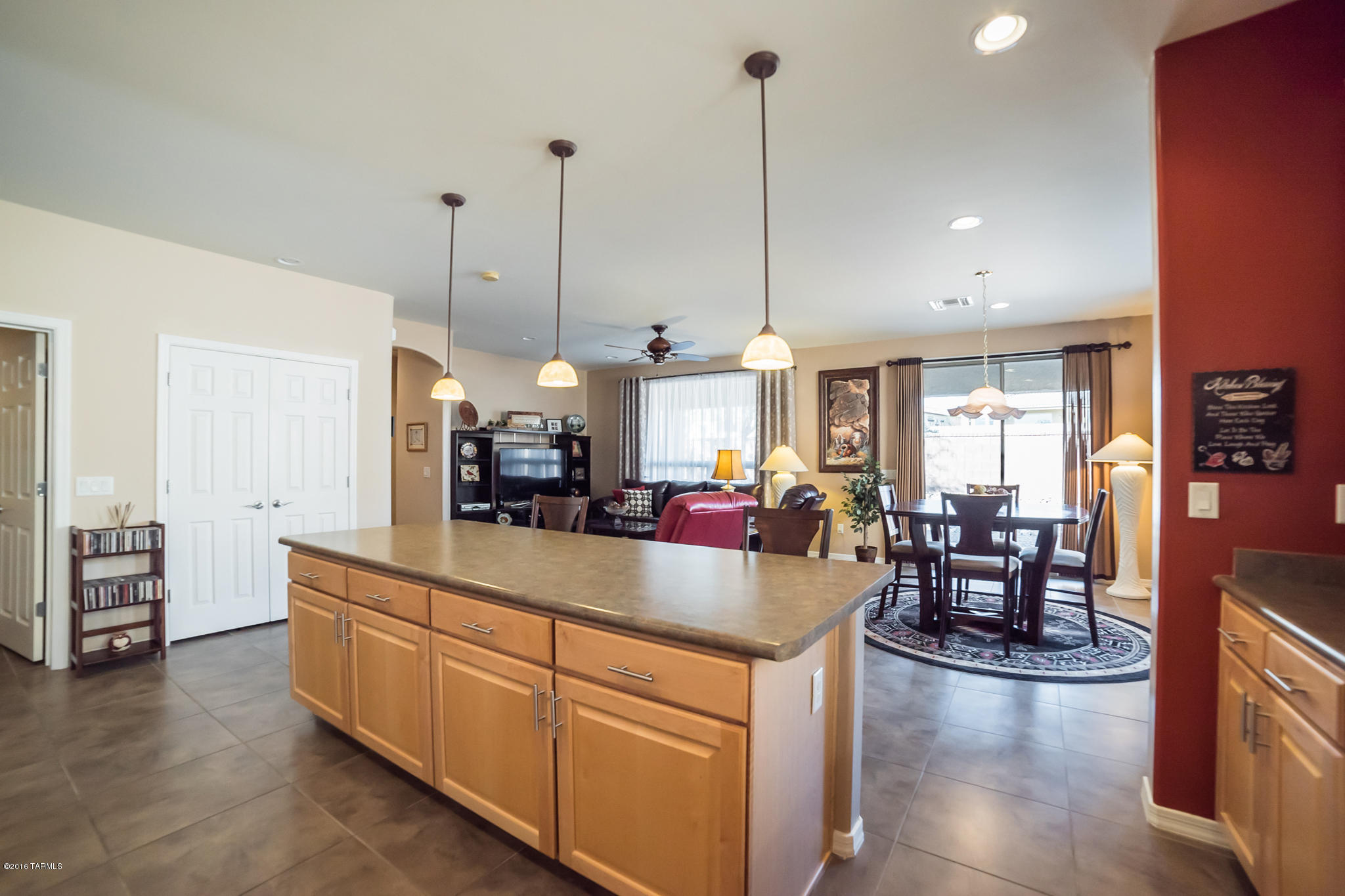 728 W Shadow Wood Street