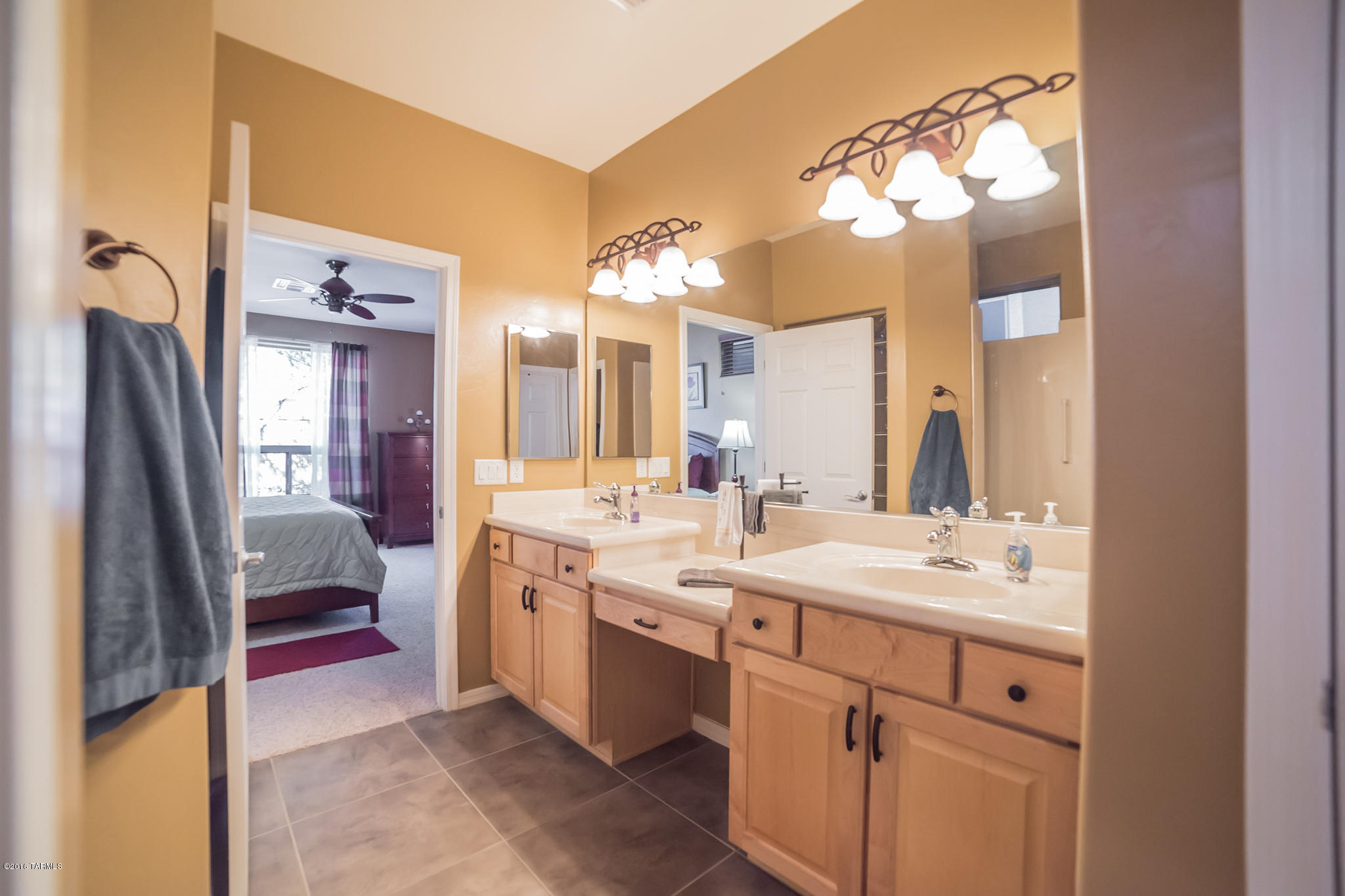 728 W Shadow Wood Street