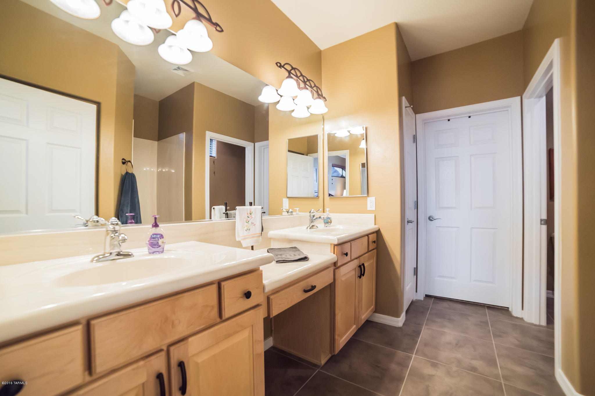 728 W Shadow Wood Street