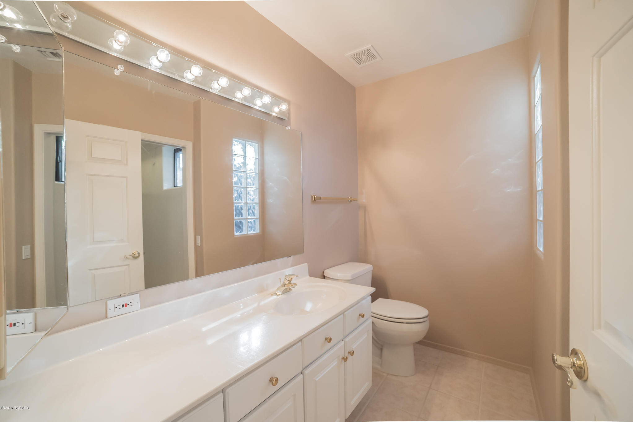 4937 S Meadow Ridge Drive