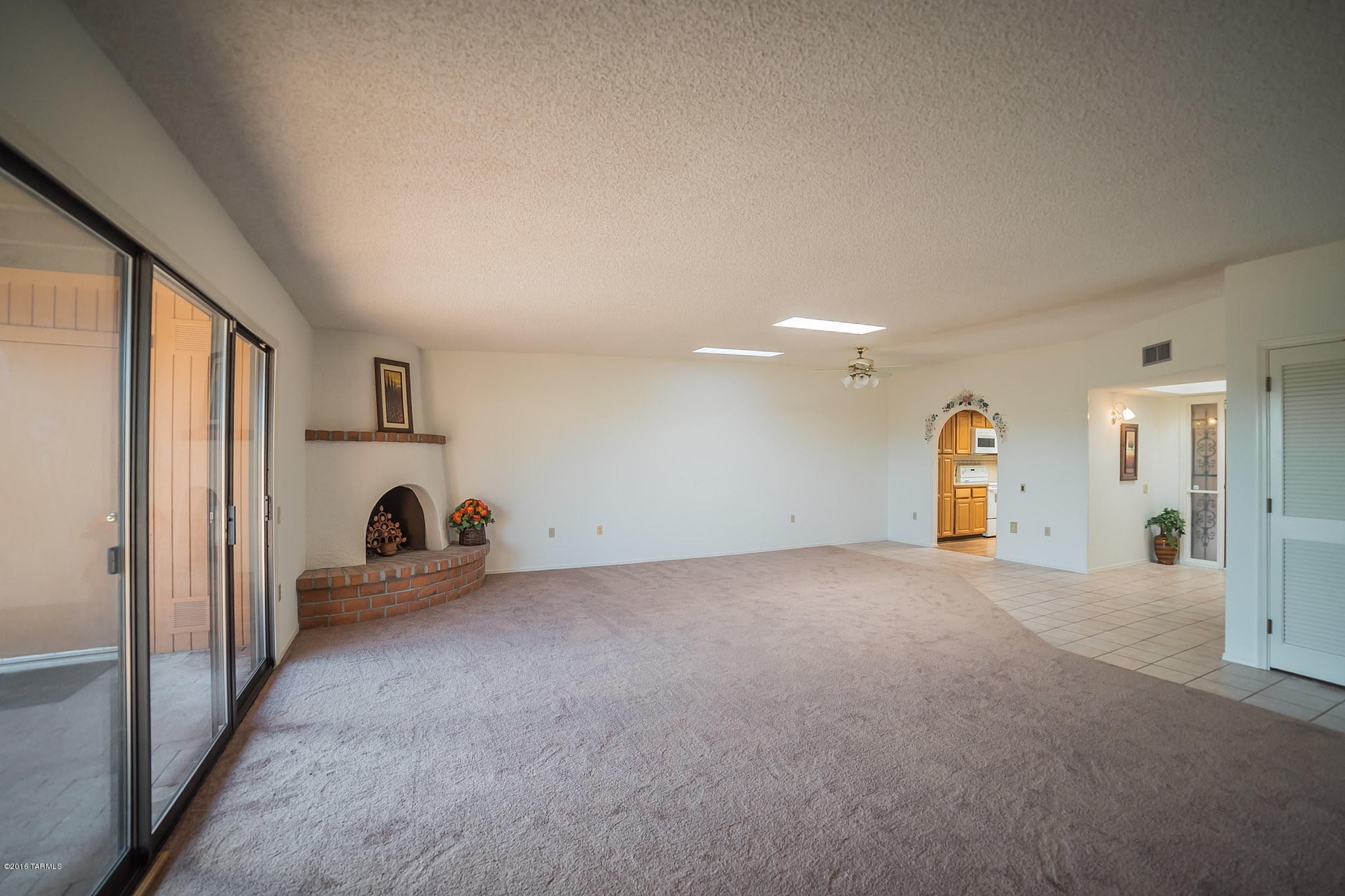 1445 W Camino Del Pato