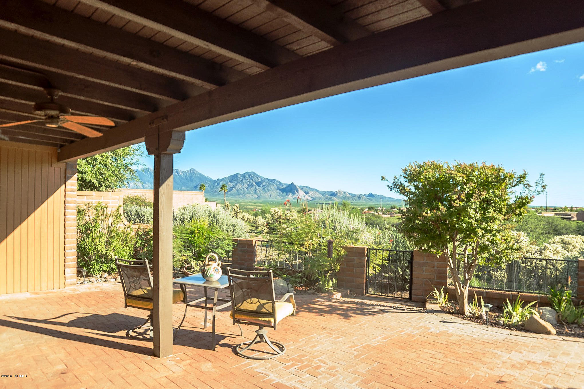 1445 W Camino Del Pato